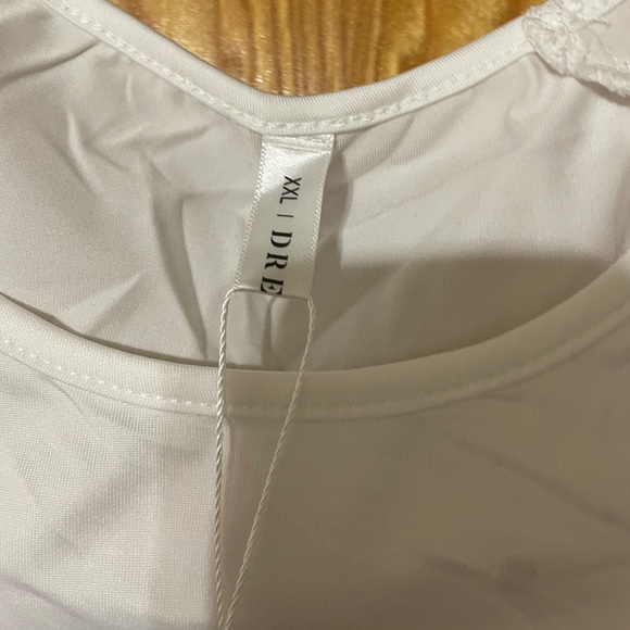 Simple T-Shirt - Picture 3 of 4